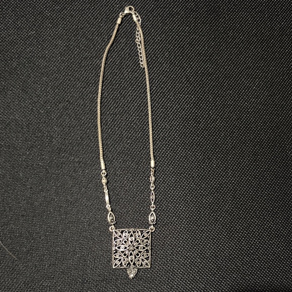 Jewelry - Elegant Silver Pendant Necklace